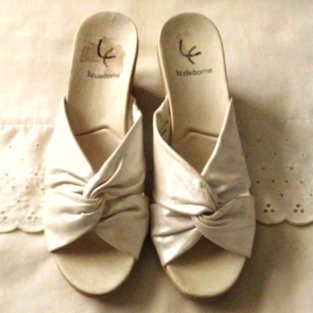 Liz Claiborne Sandals Wedge Slides Sandals Twisted Knot Cream Leather Upper 8M